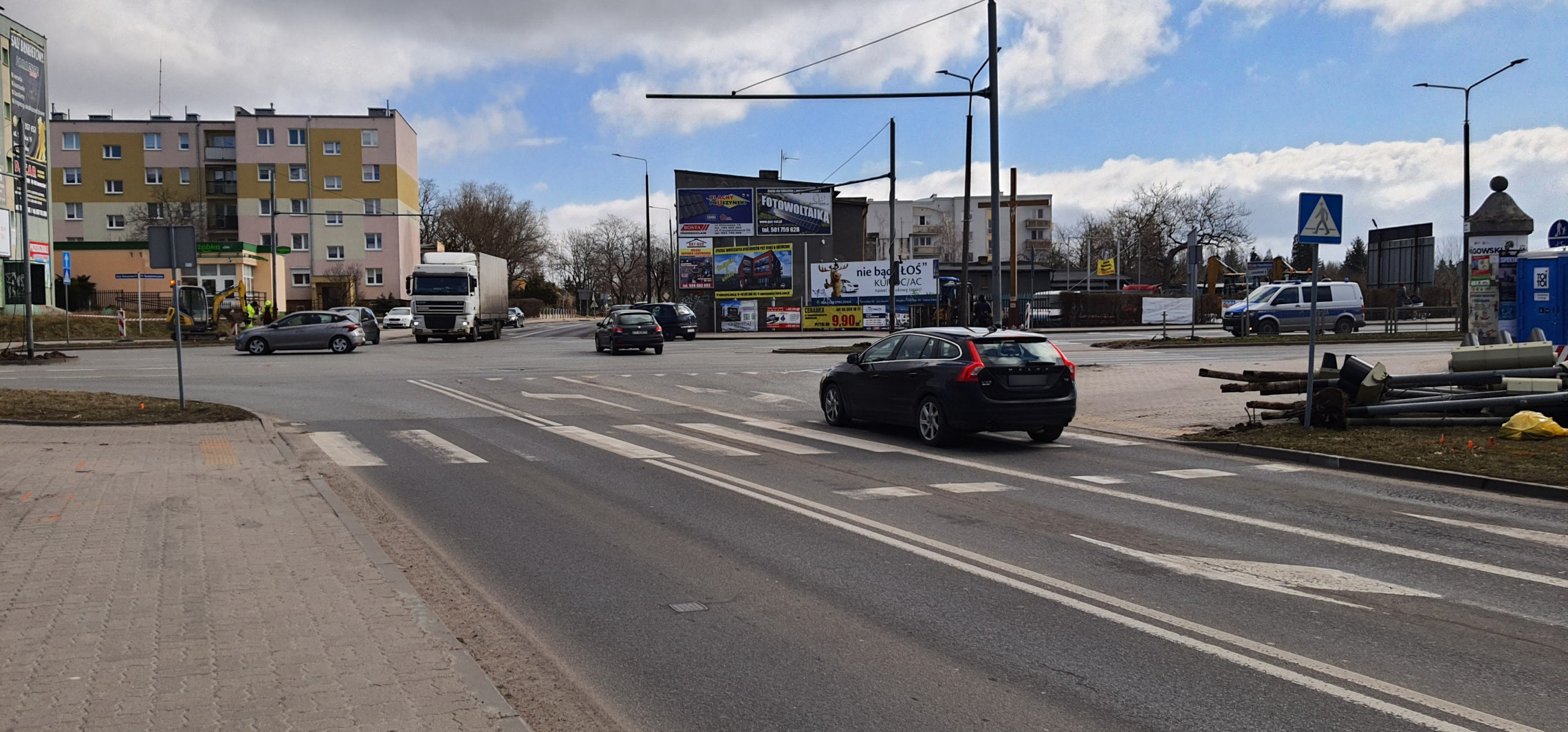 Inowrocław - Policjanci kierują ruchem, kierowcy mają problem