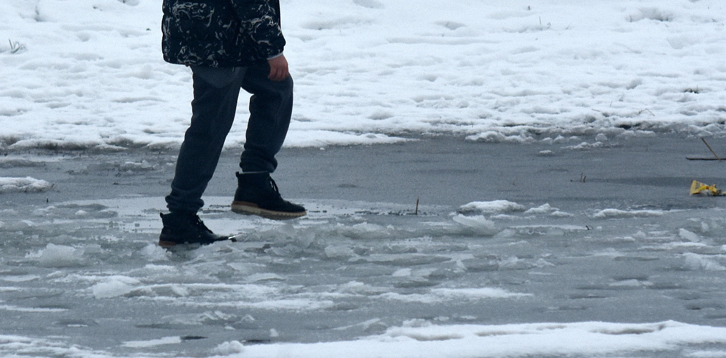 Kruszwica - Tak się kończy wchodzenie na cienki lód