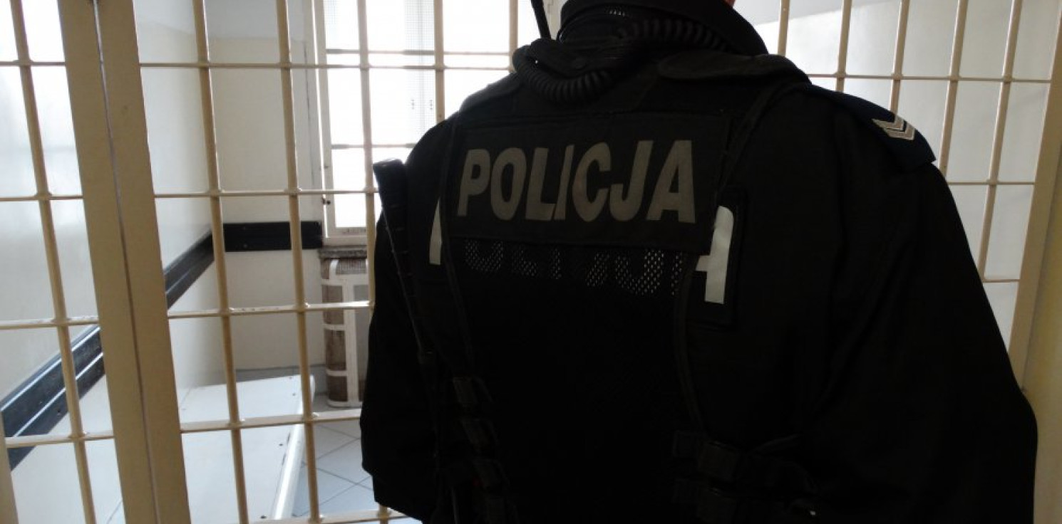 Pakość.online - 34-latek zniszczył samochód i okaleczył mężczyznę