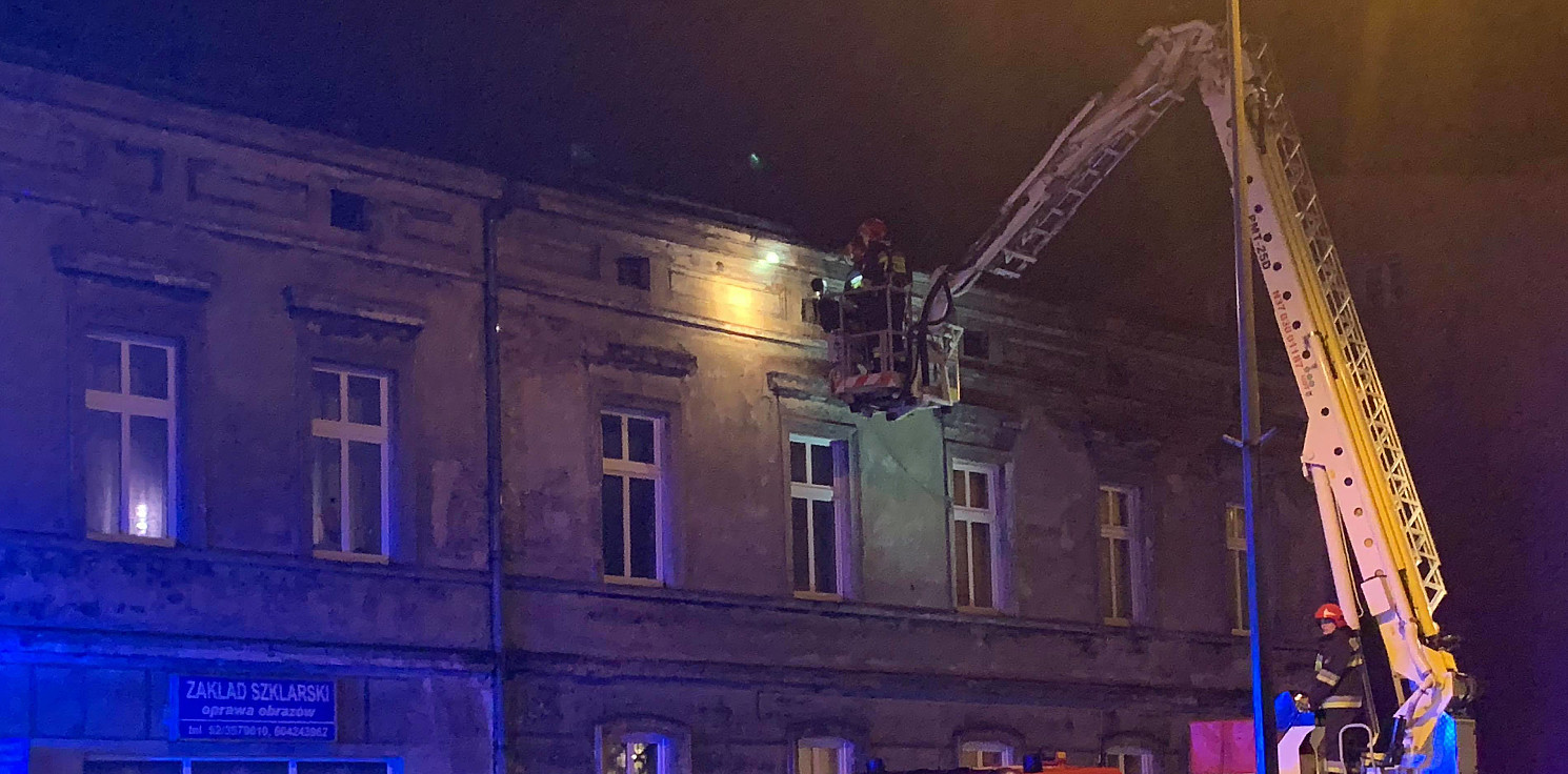 Inowrocław - Fragment elewacji oderwał się od kamienicy