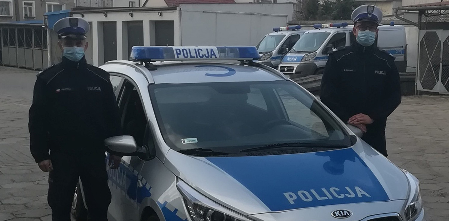 Żnin - Policjanci pilotowali auto z chorym mężczyzną