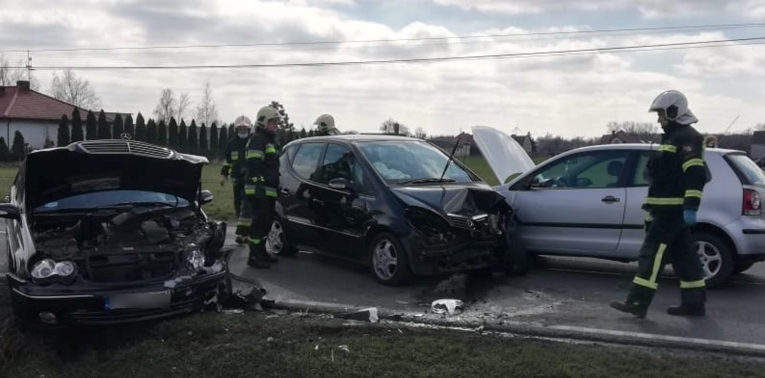 Kruszwica.online - Zderzenie trzech aut, są ranni