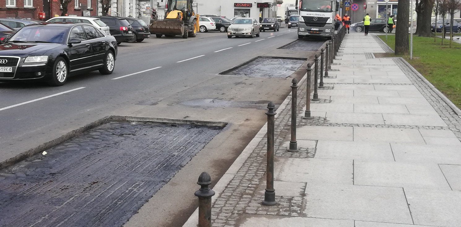 Kruszwica.online - Zrywają asfalt. Duże utrudnienia w Kruszwicy