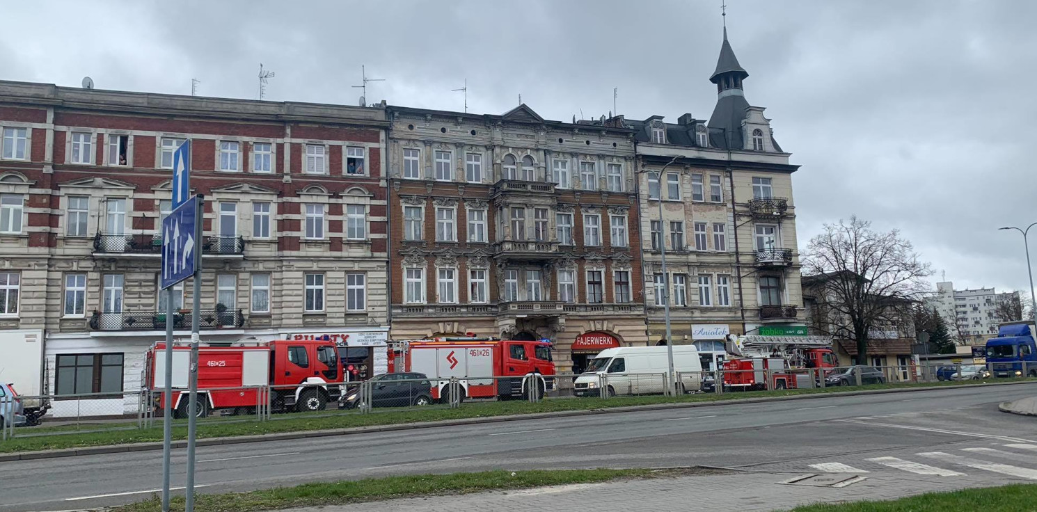 Inowrocław - Zadymienie w kamienicy. Straż pożarna w akcji