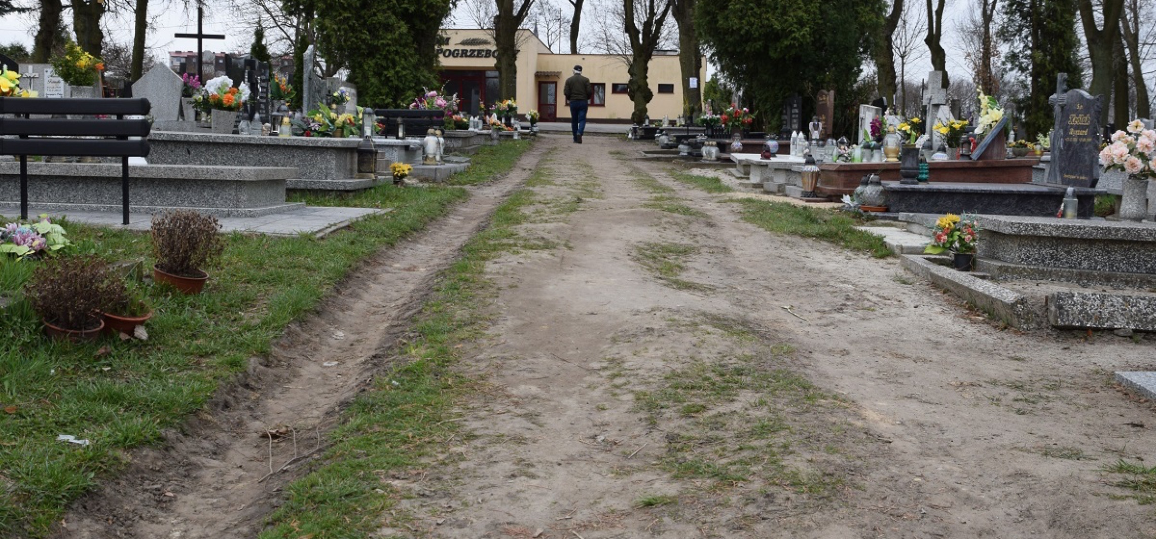 Inowrocław - Miasto wybuduje alejki na cmentarzu komunalnym