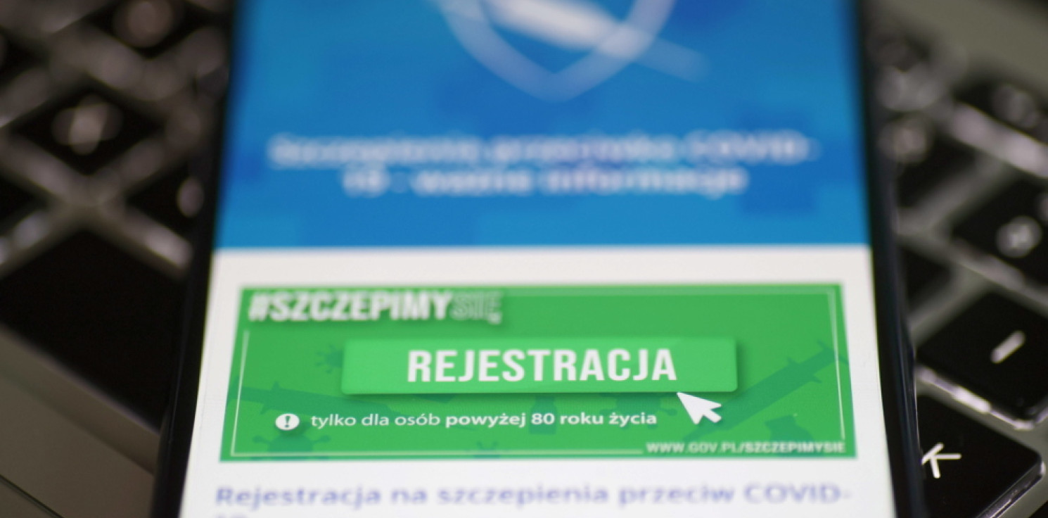 Kraj - W poniedziałek ruszyły zapisy dla 53-latków na szczepienia przeciw COVID-19