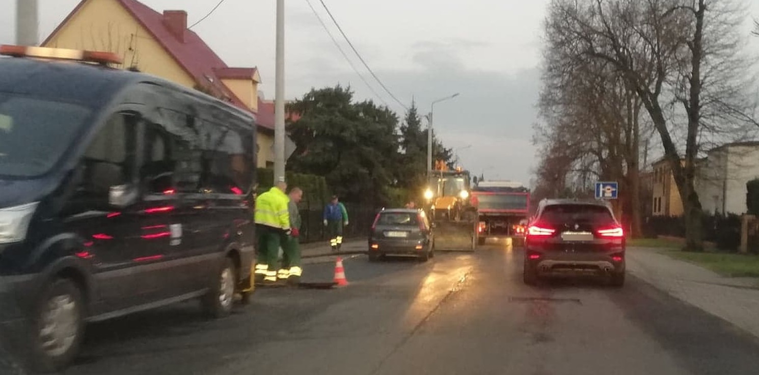 Inowrocław - Utrudnienia na Szymborskiej, pracują Wodociągi
