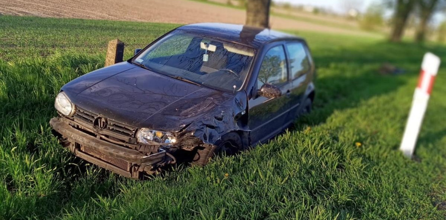Radziejów - VW wpadł do rowu. Nie wyhamował przed hyundaiem