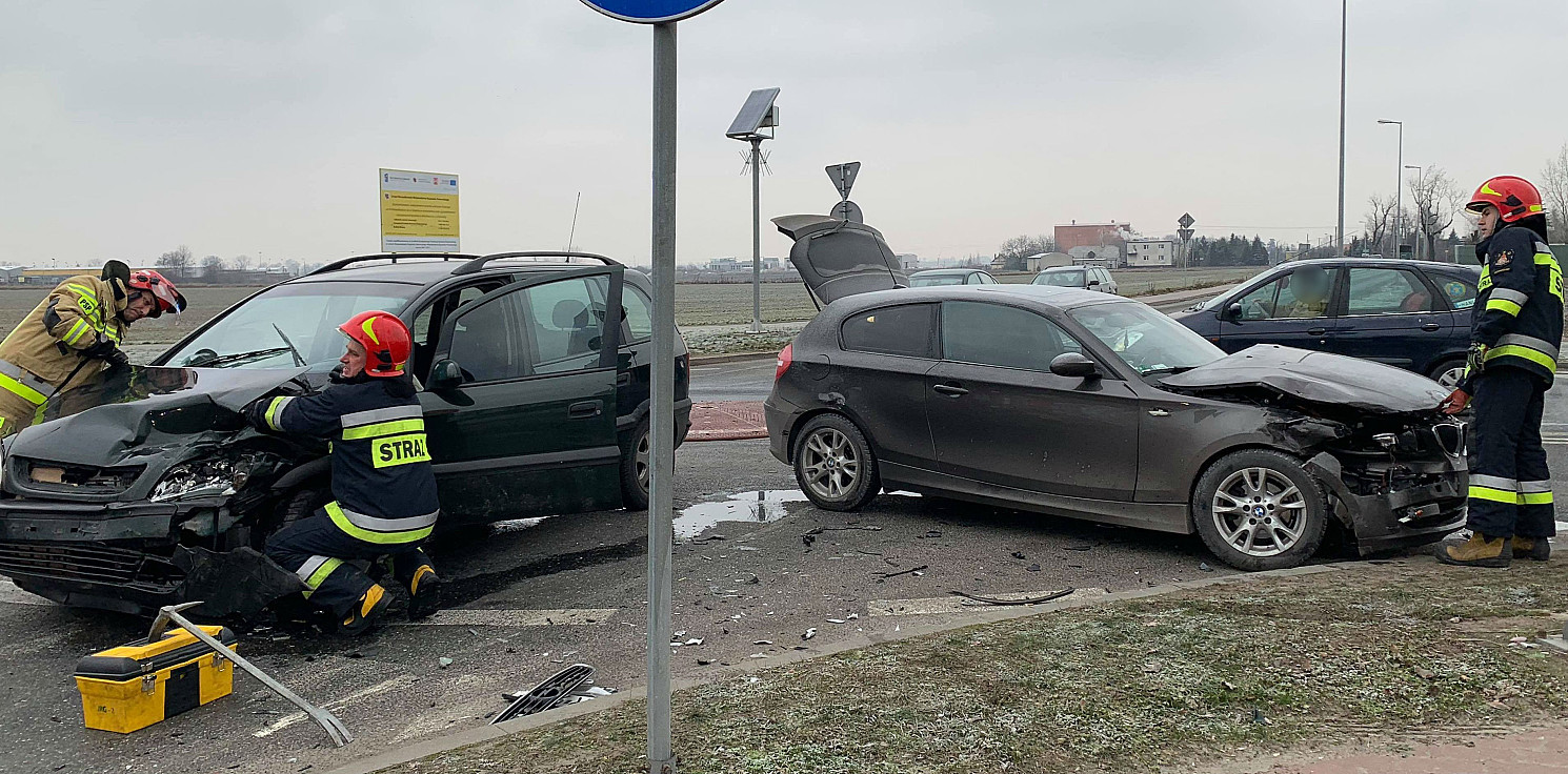 Inowrocław - Zderzenie dwóch aut na pinezce