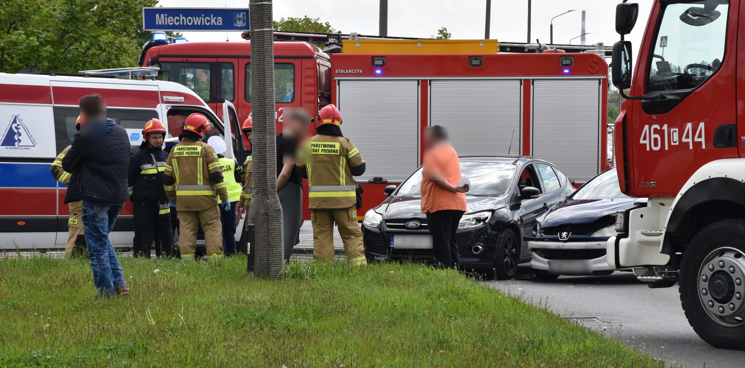 Inowrocław - Zderzenie dwóch osobówek na Rąbinie. Utrudnienia