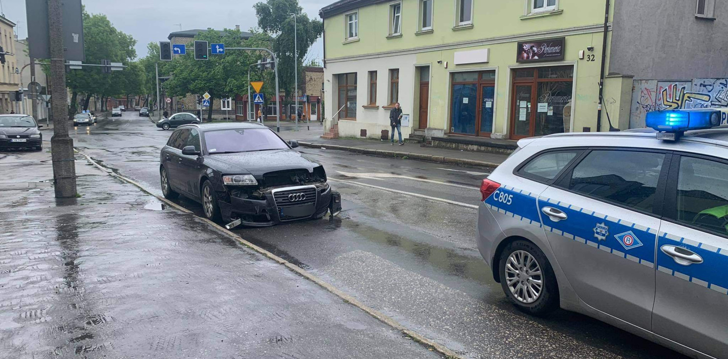 Inowrocław - Zderzenie dwóch aut na ulicy Świętego Ducha