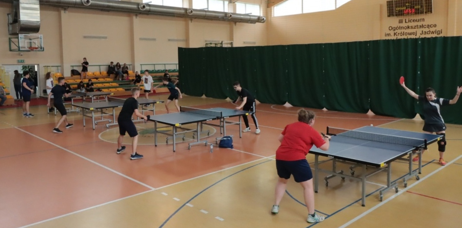 Inowrocław - Setka tenisistów walczyła w hali o puchary