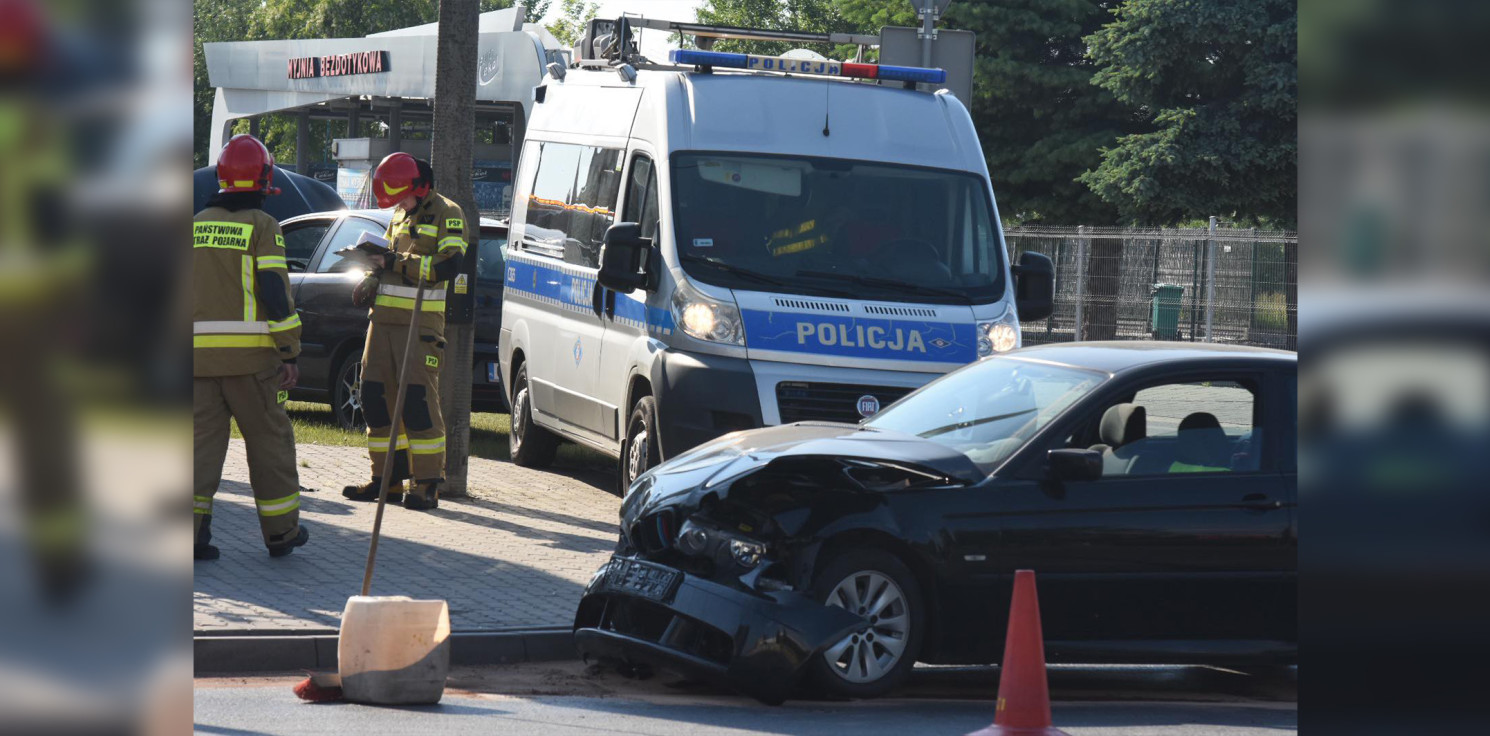 Inowrocław - Zderzenie seata i BMW. Są utrudnienia