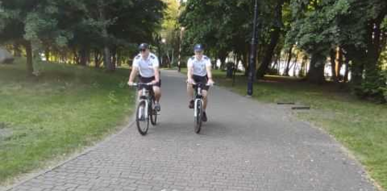 Kruszwica - Policjanci z Kruszwicy patrolują miasto na rowerach
