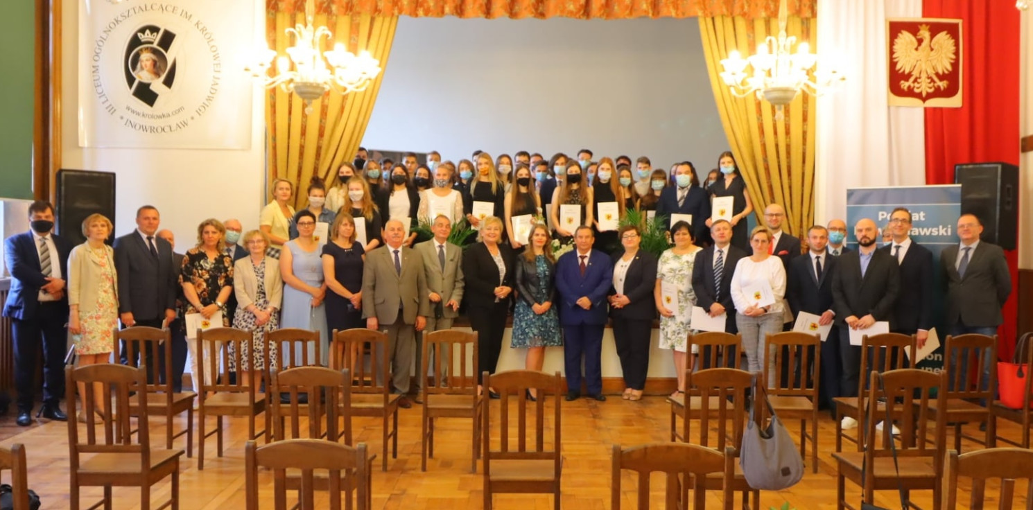 Inowrocław - Najlepsi uczniowie ze szkół powiatu uhonorowani