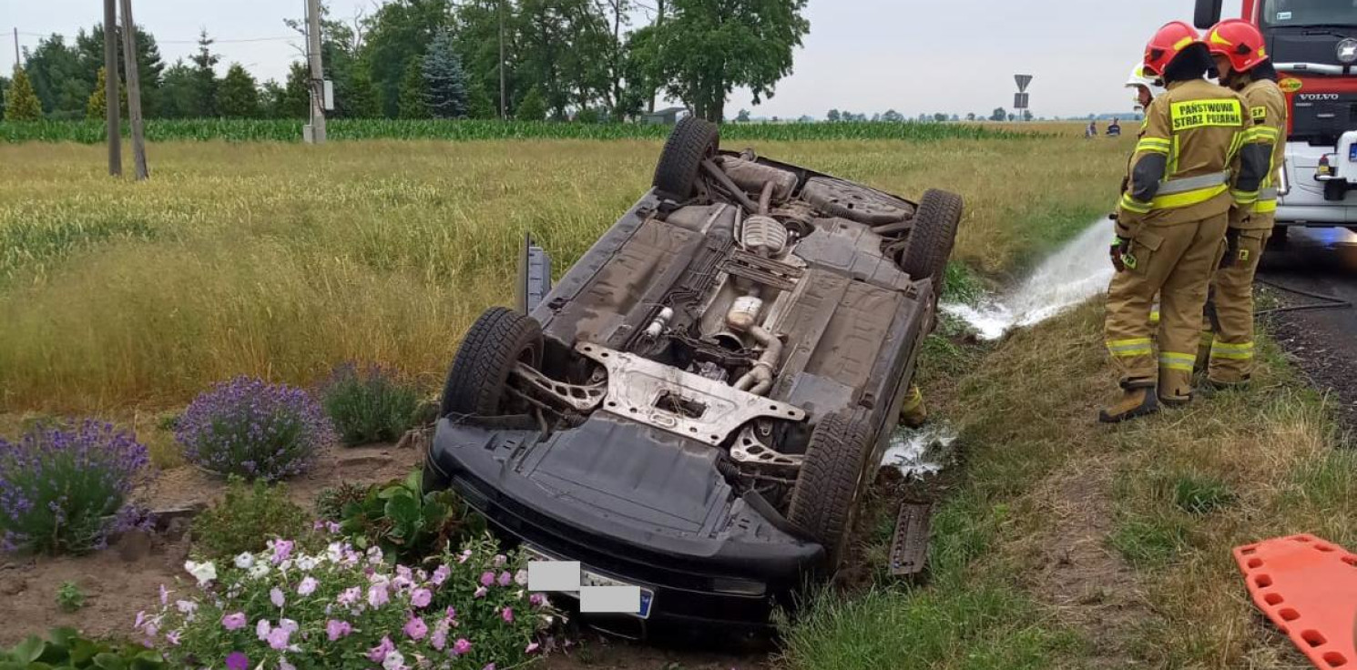 Region - 20-latka pędziła w bmw i dachowała