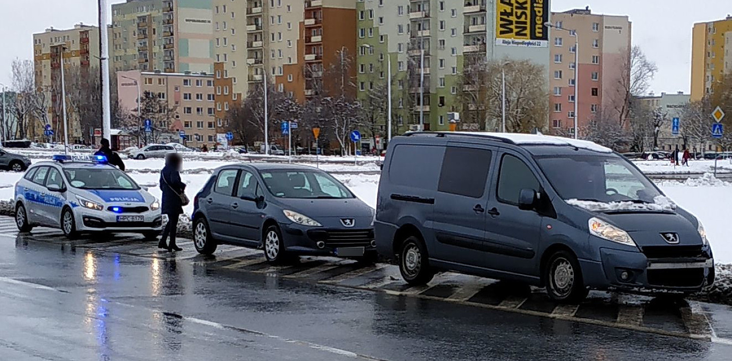 Inowrocław - Kolizja dwóch peugeotów na osiedlu Rąbin