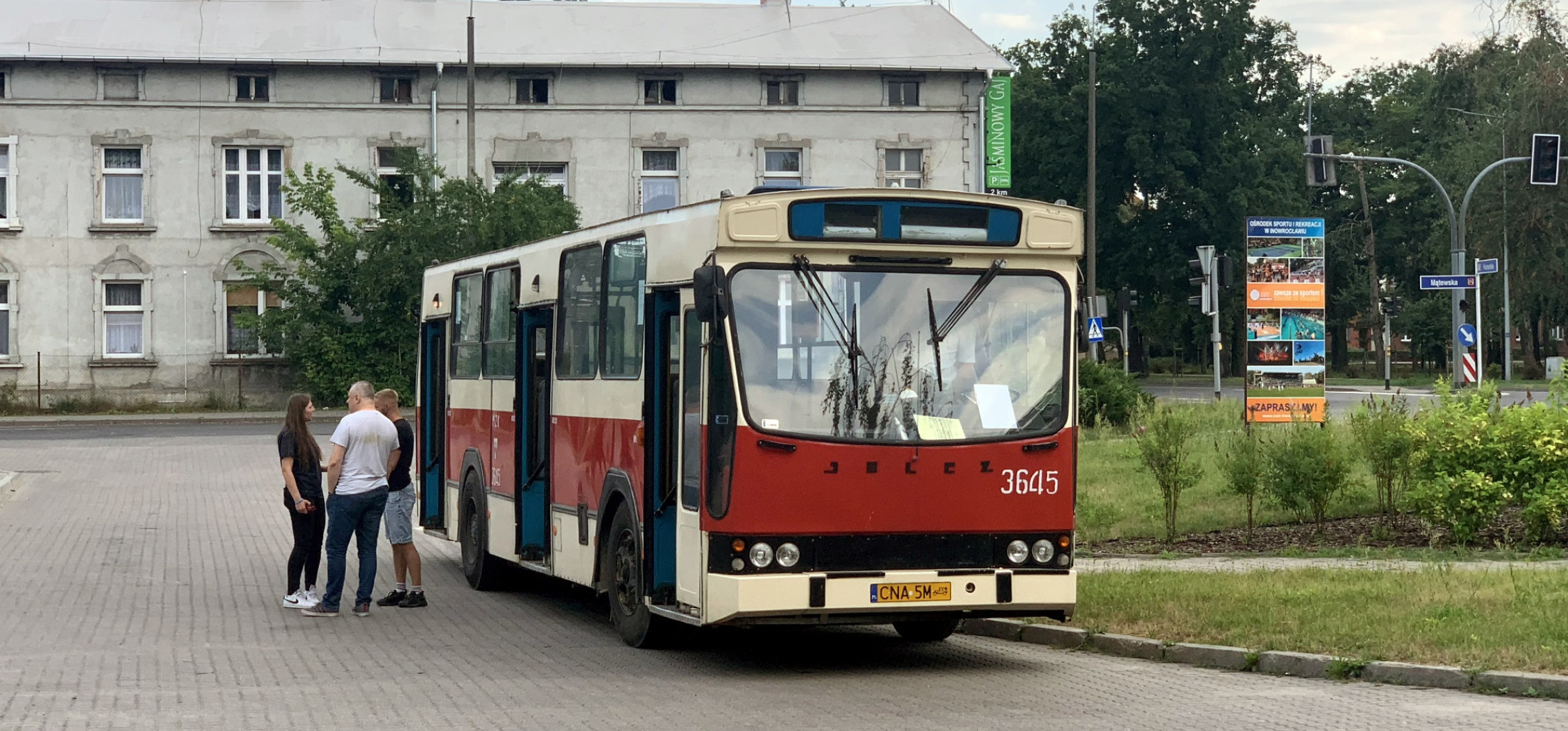 Inowrocław - Zabytkowy autobus zawitał do Inowrocławia