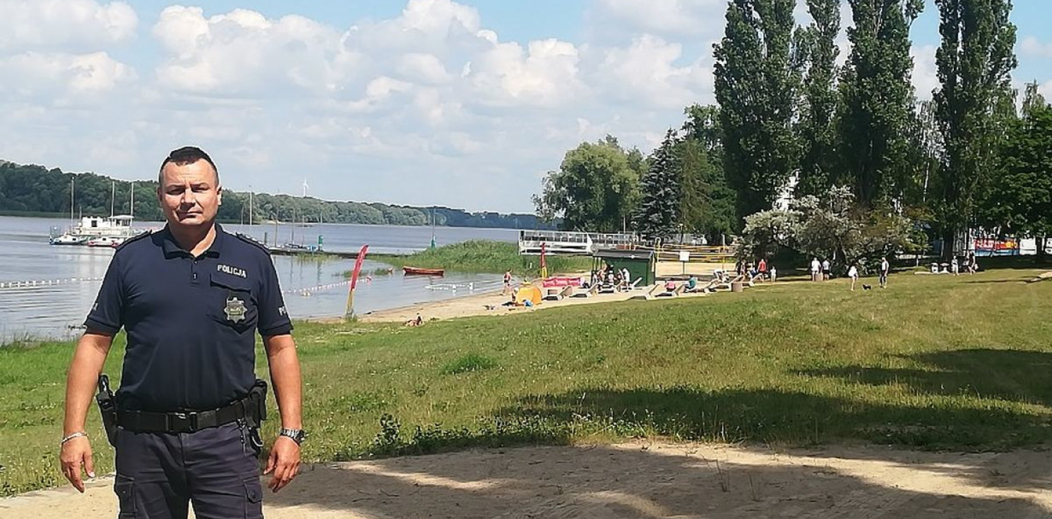 Janikowo.online - Policjanci kontrolują tereny nad wodą