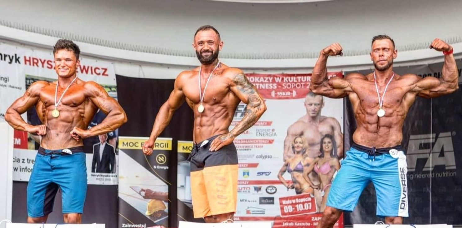 Inowrocław - Kulturysta z inowrocławskiej policji na podium