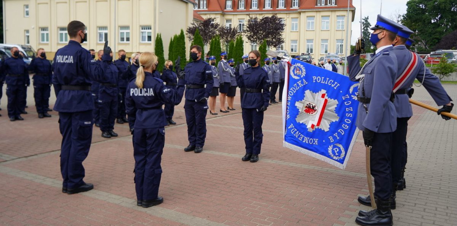 Inowrocław - Nowi policjanci dołączyli do inowrocławskiej komendy