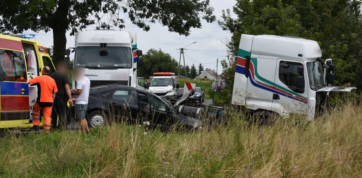 Kruszwica.online - Kraksa pod Kruszwicą, droga zablokowana