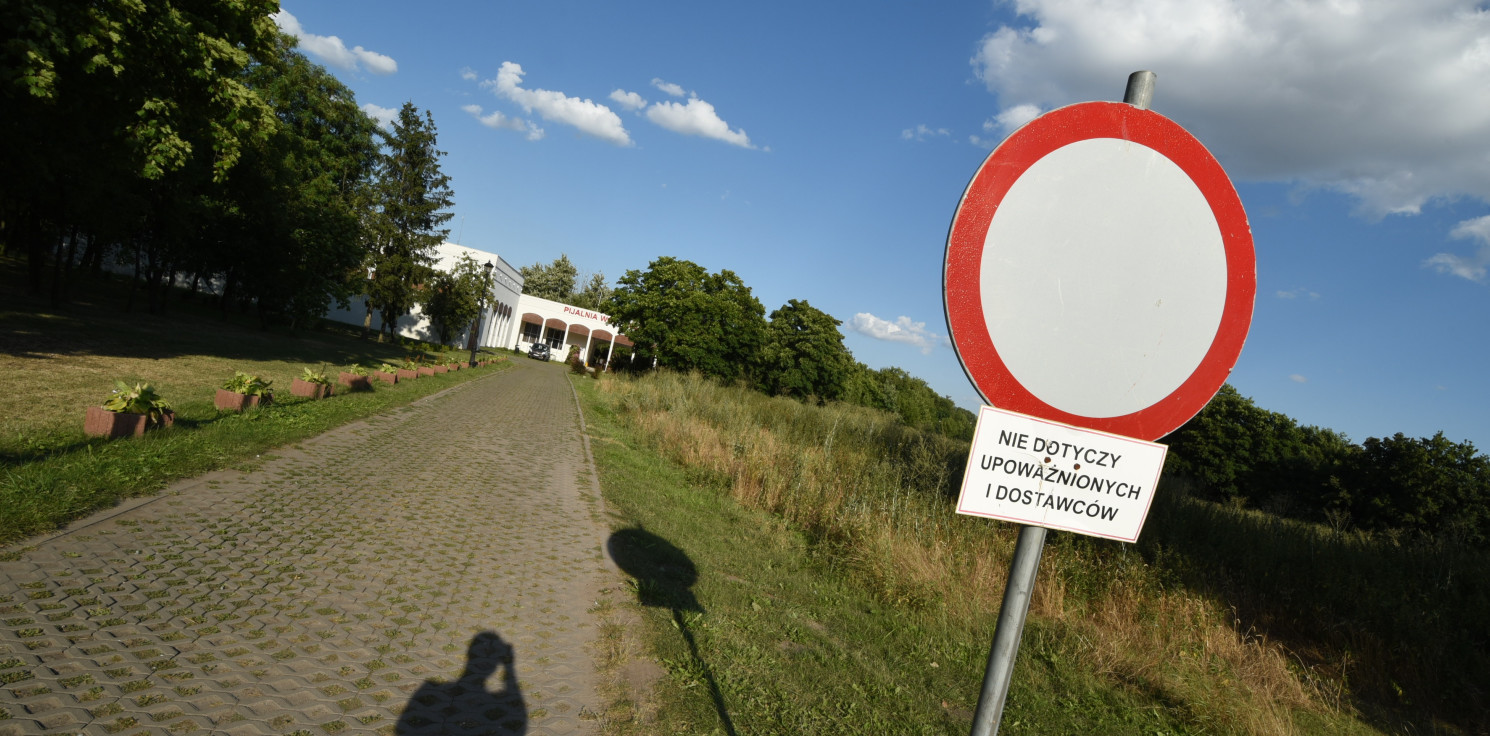 Inowrocław - Parking pod pijalnią nie dla klientów. Dlaczego?
