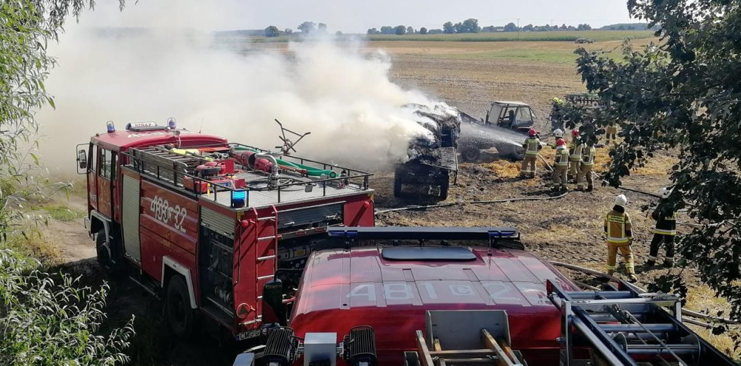Region - Pożar na polu. Paliły się przyczepy rolnicze