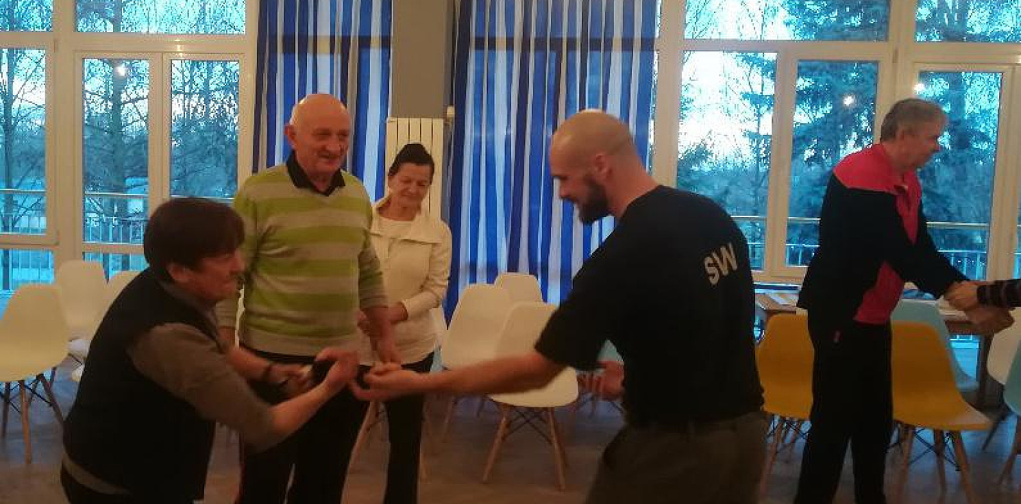 Inowrocław - Służba więzienna uczyła seniorów samoobrony
