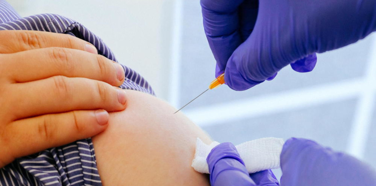 Kraj - Niedzielski: podanie trzeciej dawki szczepionki przeciwko COVID-19 to kwestia tygodni
