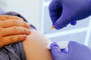 Trzecia dawka szczepionki to kwestia tygodni