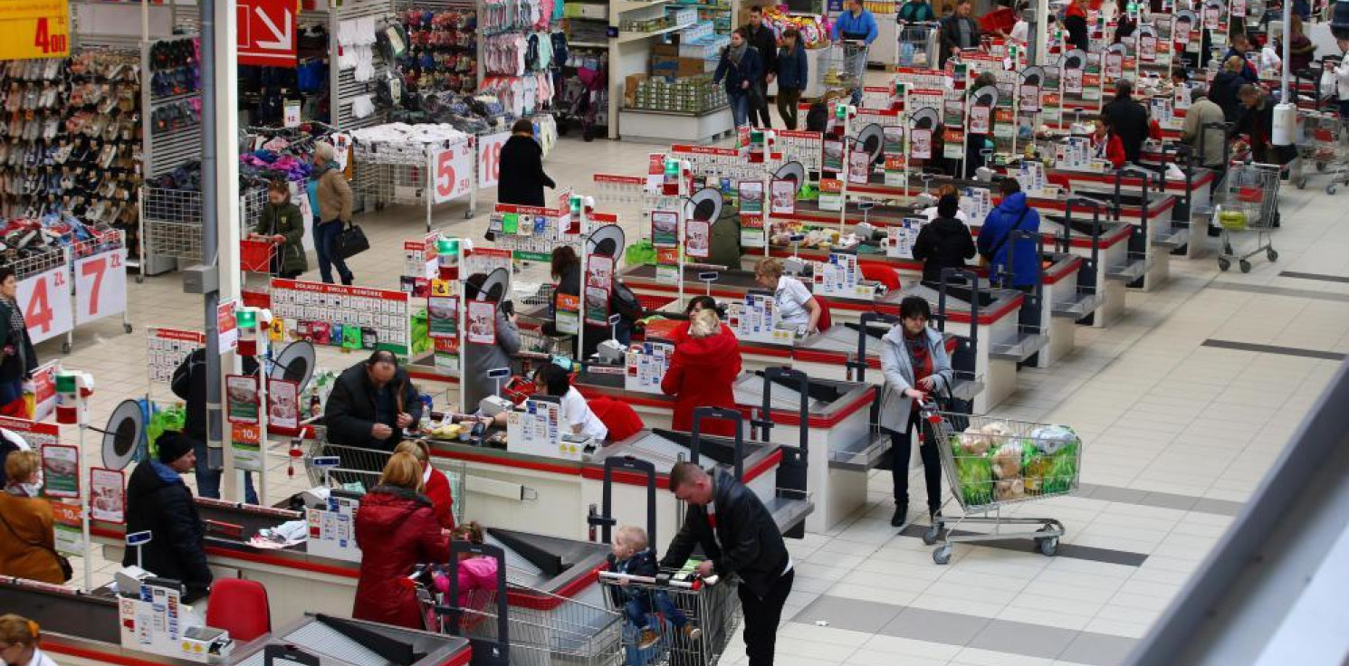 Kraj - Raport: prawie 41 proc. Polaków zamierza ograniczyć wydatki na bieżące zakupy
