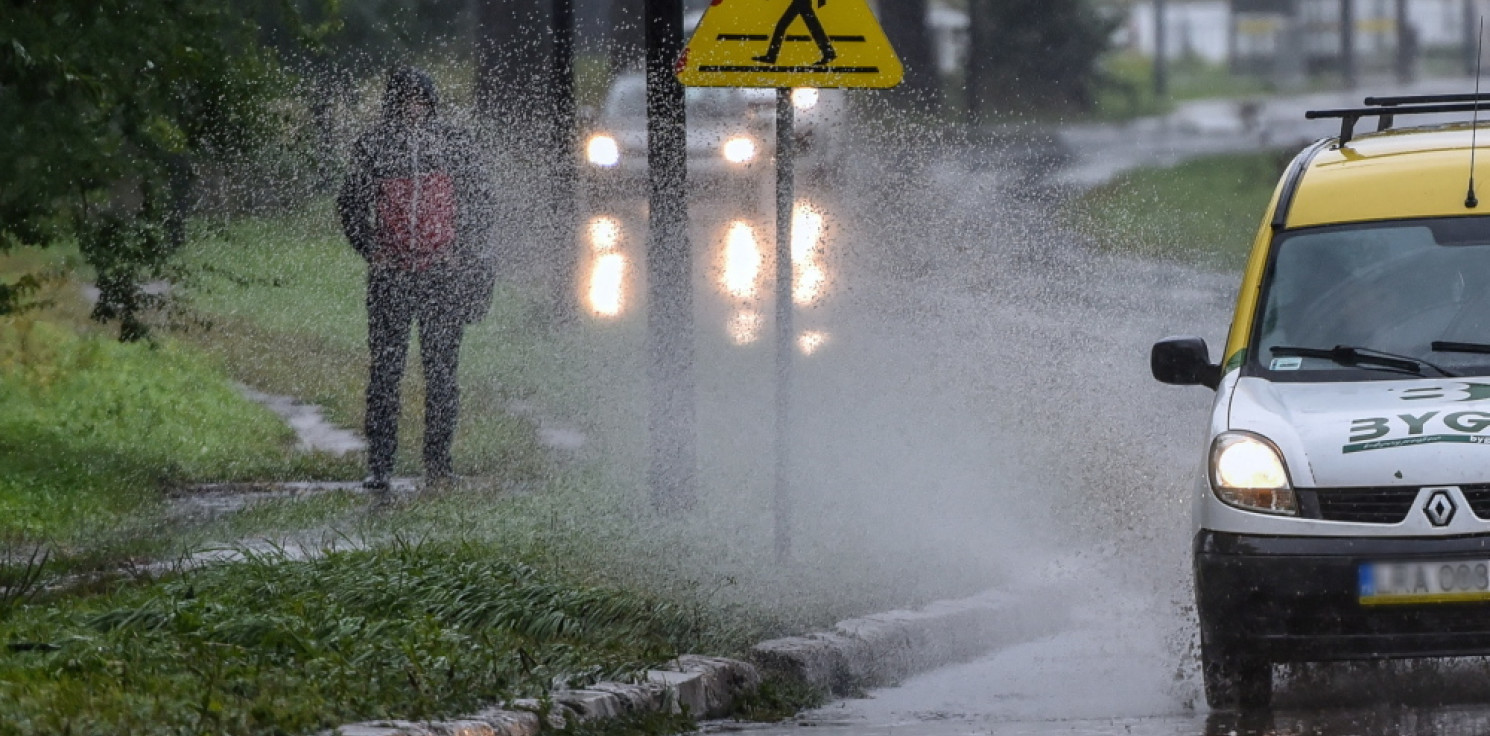 Kraj - IMGW ostrzega: intensywny deszcz w ośmiu województwach