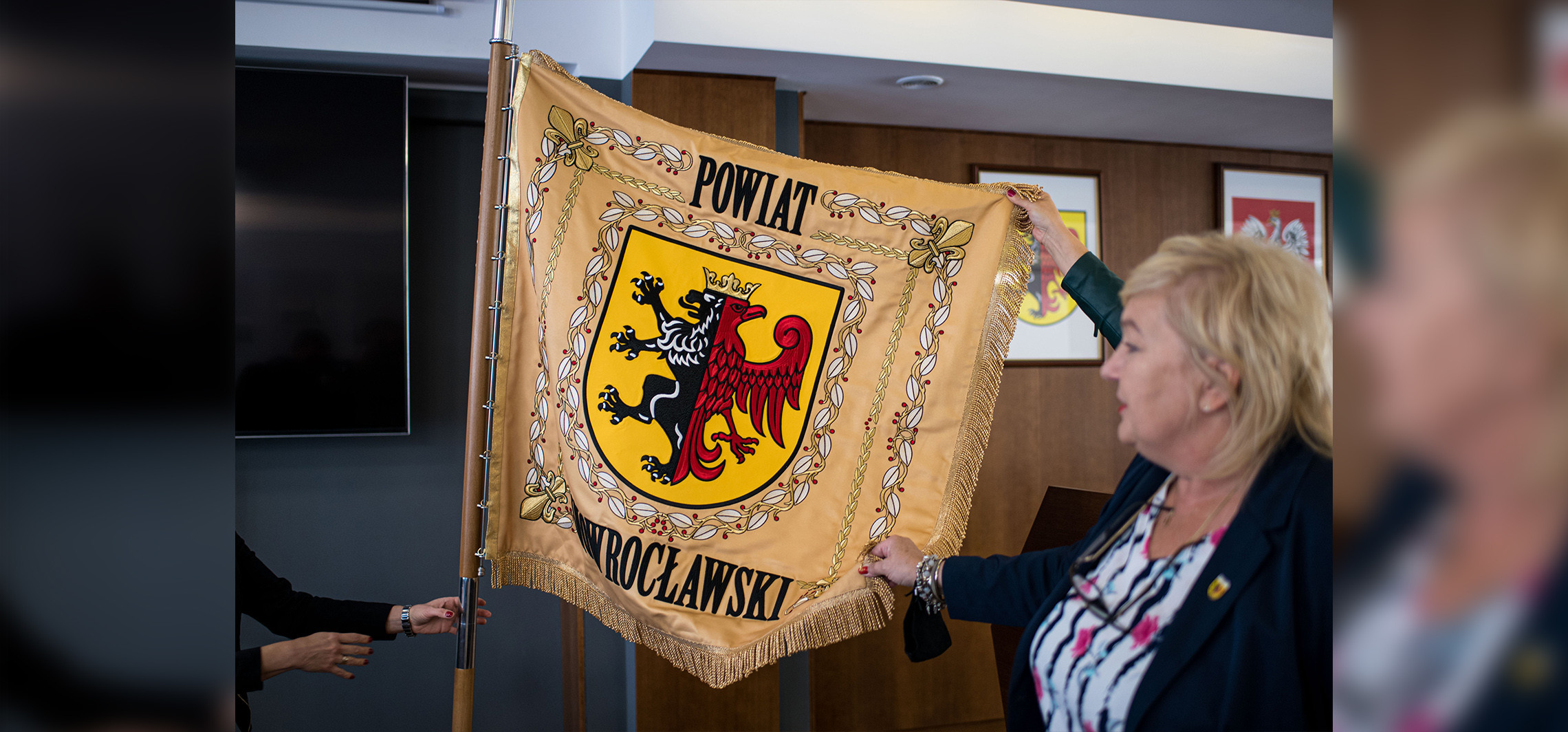 Inowrocław - Powiat Inowrocławski ma swój sztandar
