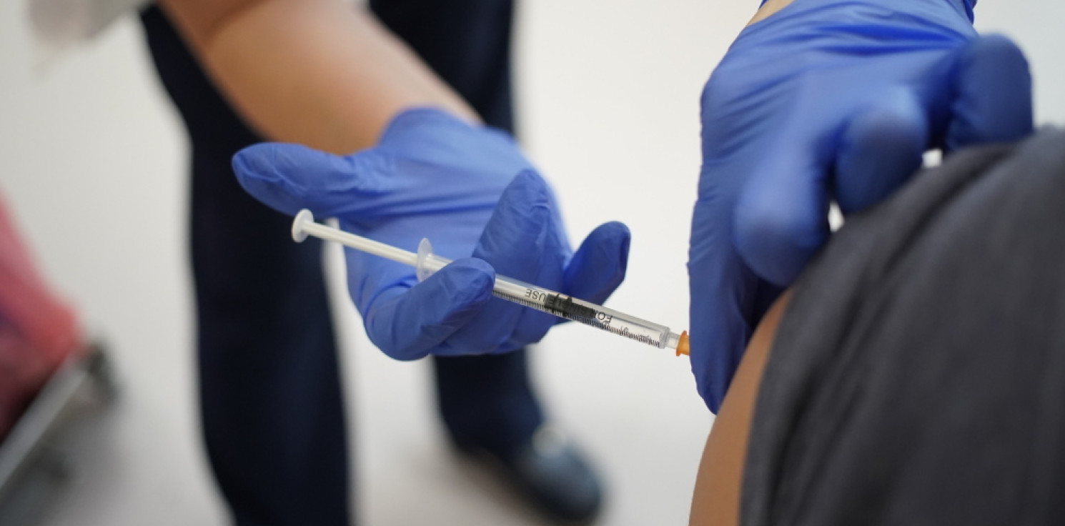 Kraj - Rozpoczyna się rejestracja osób powyżej 50 lat i medyków na szczepienia trzecią dawką