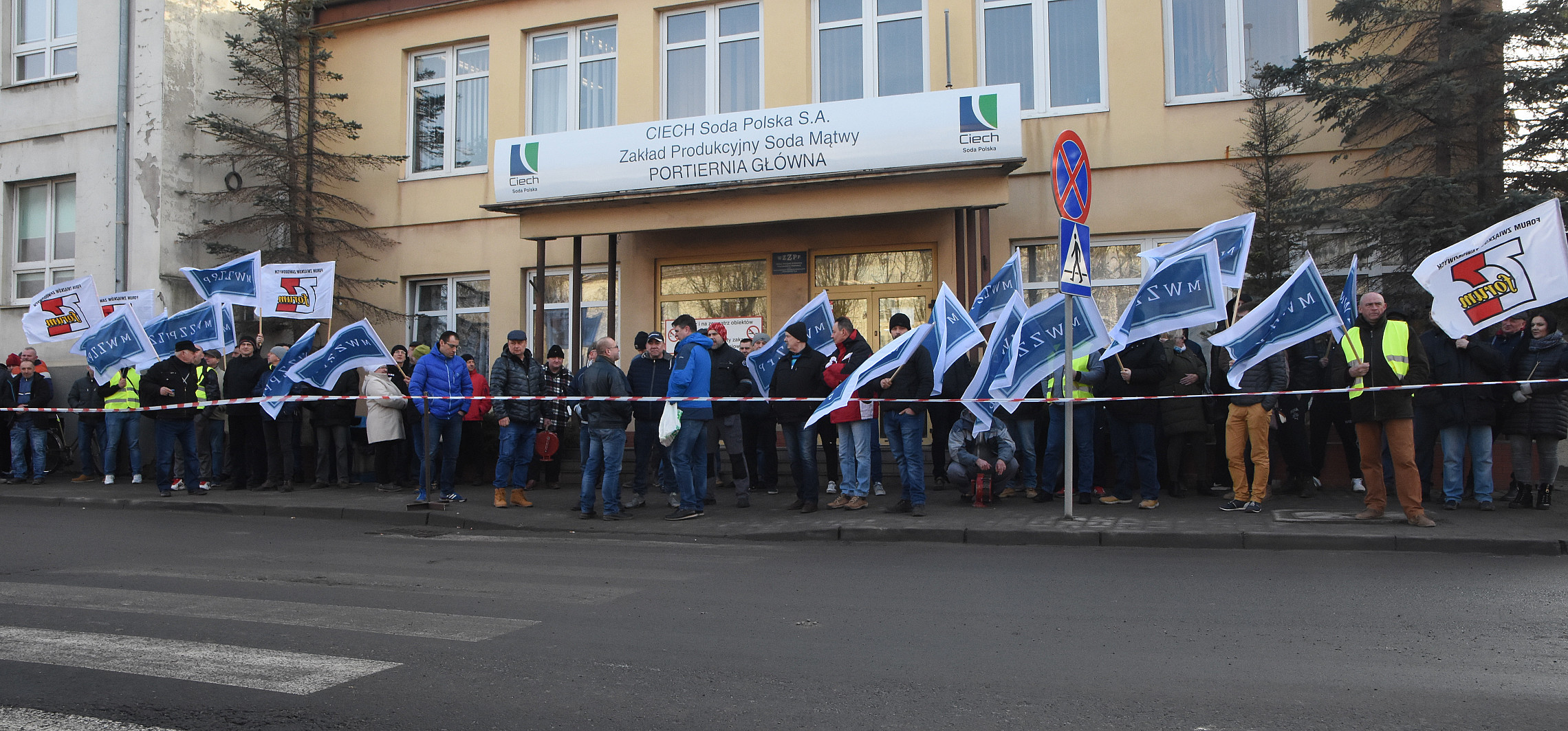 Inowrocław - Pracownicy protestowali przed zakładami Ciech