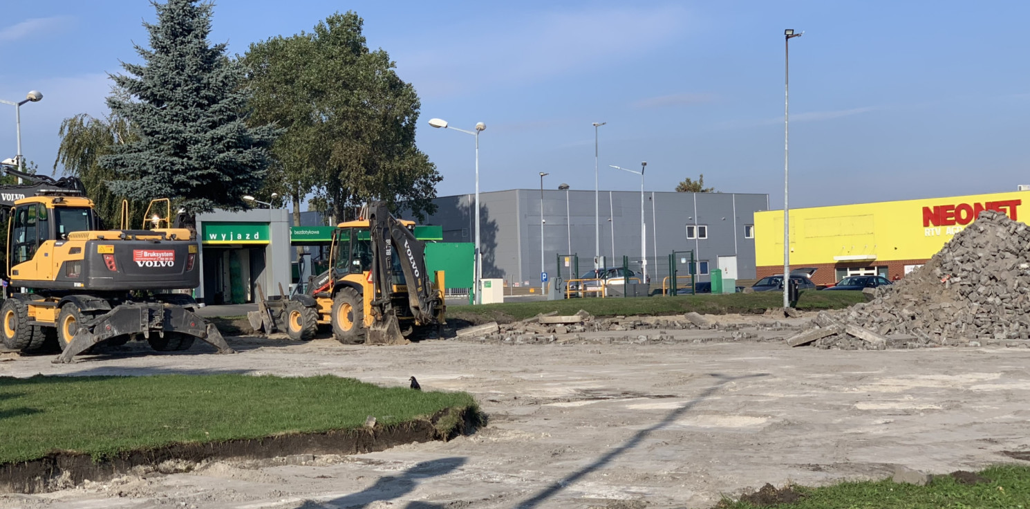 Inowrocław - Budowa "S1 Center". Zniknęła już część parkingu