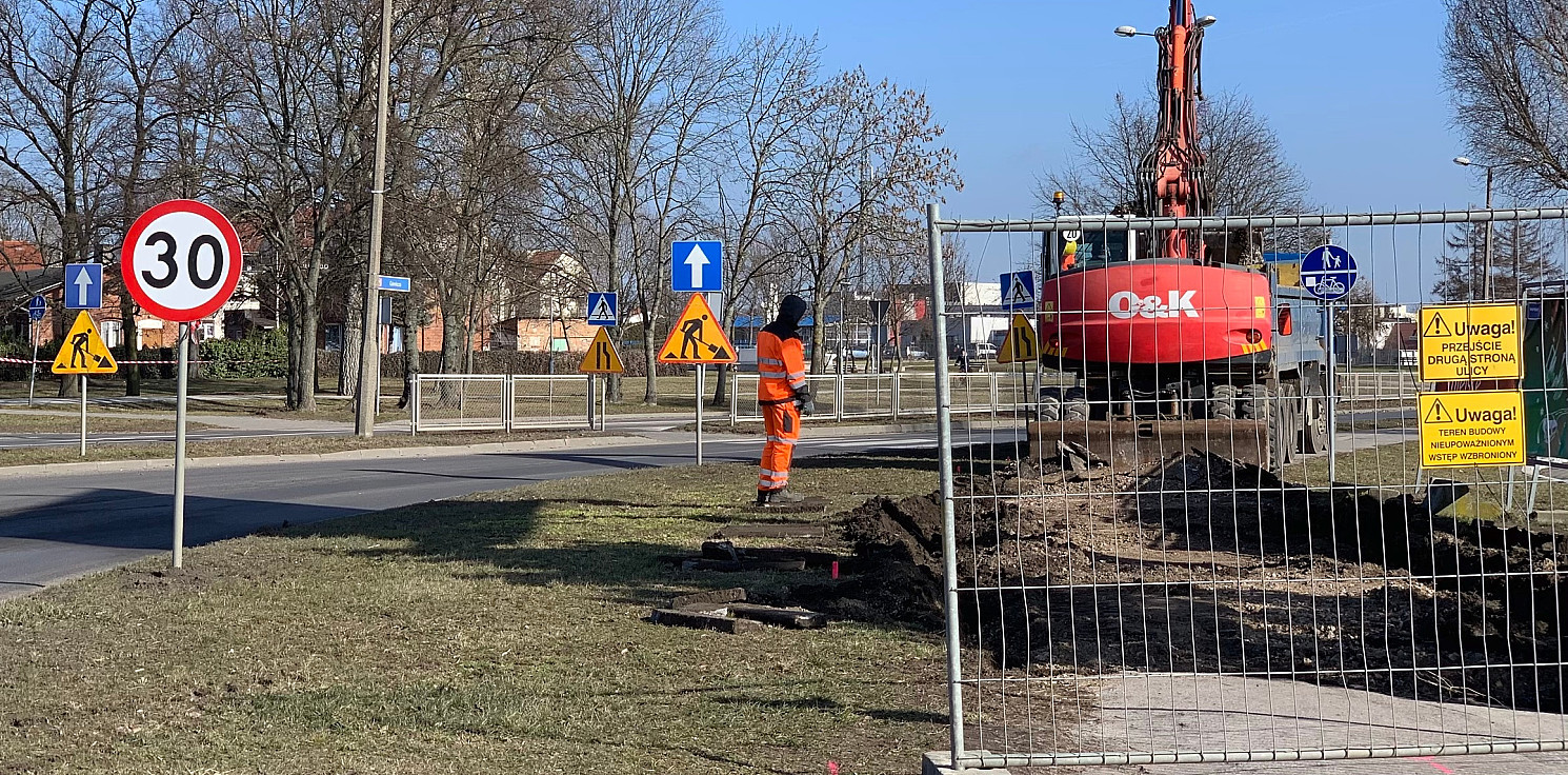 Inowrocław - Prace na Górniczej, piesi bez chodnika