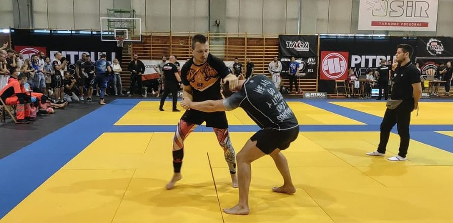Inowrocław - Po służbie zakłada kimono i nie ma sobie równych