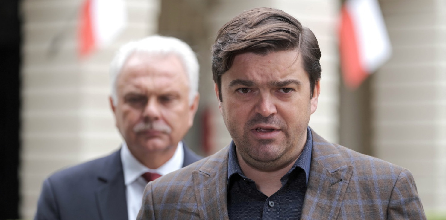 Kraj - Andrusiewicz: Na razie nie ma mowy o wprowadzaniu jakichkolwiek obostrzeń