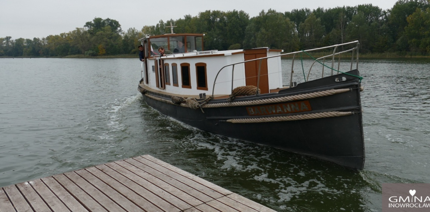 Gmina Inowrocław - Stuletni statek zacumował w Łojewie