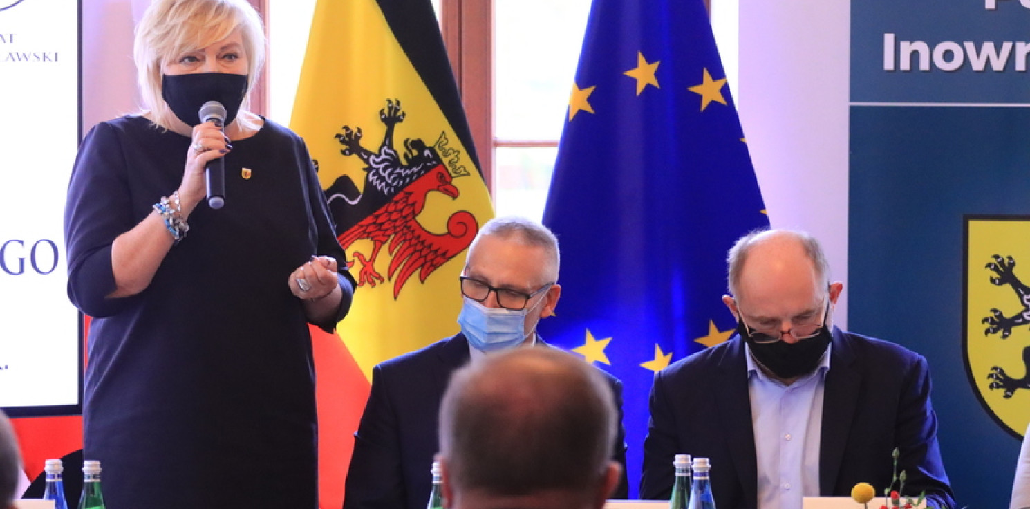 Gniewkowo.online - W pałacu pod Gniewkowem obradują starostowie