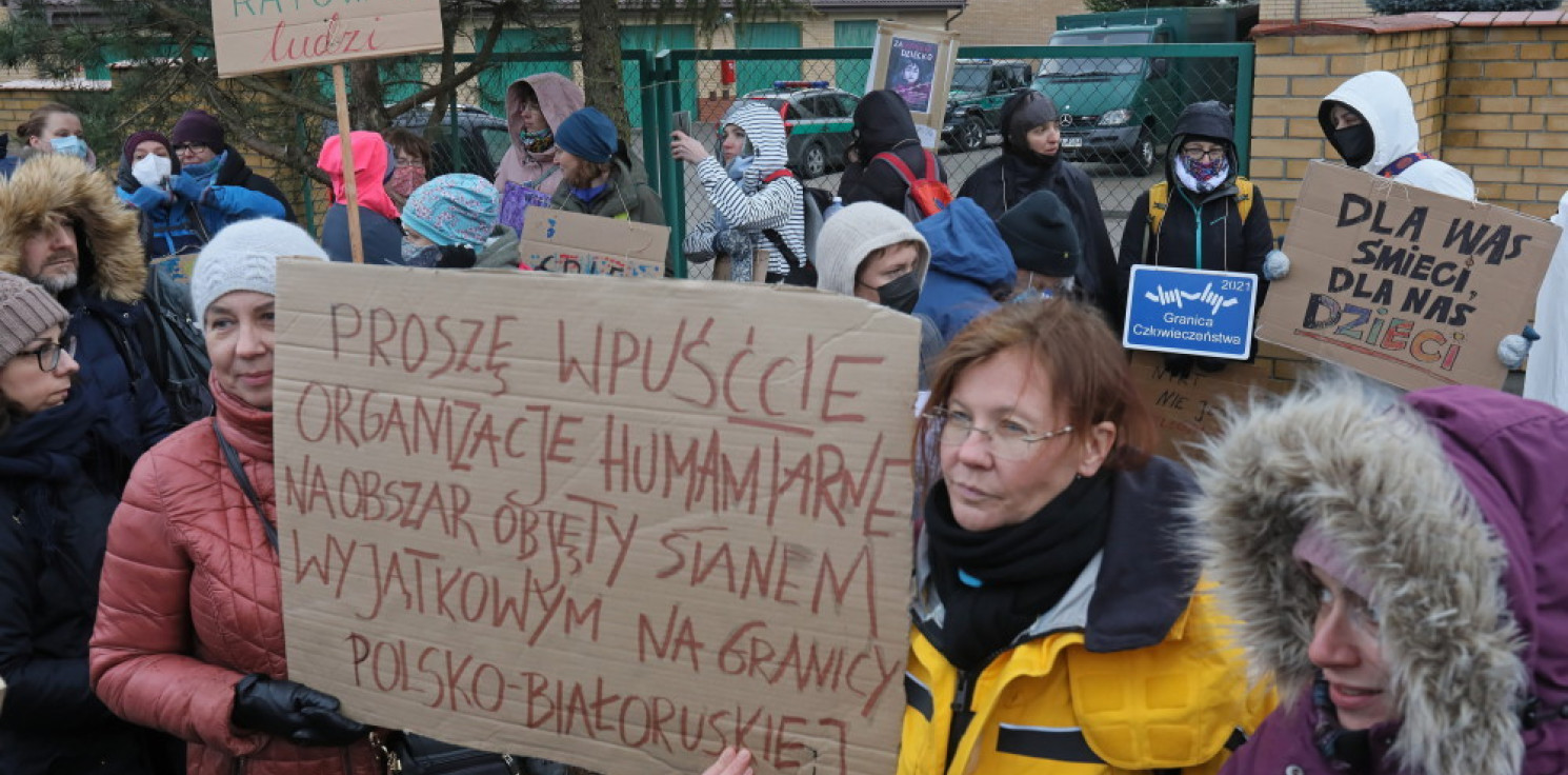 Kraj - Podlaskie: protest "Matki na Granicę" przed siedzibą SG w Michałowie i apel prezydentowych