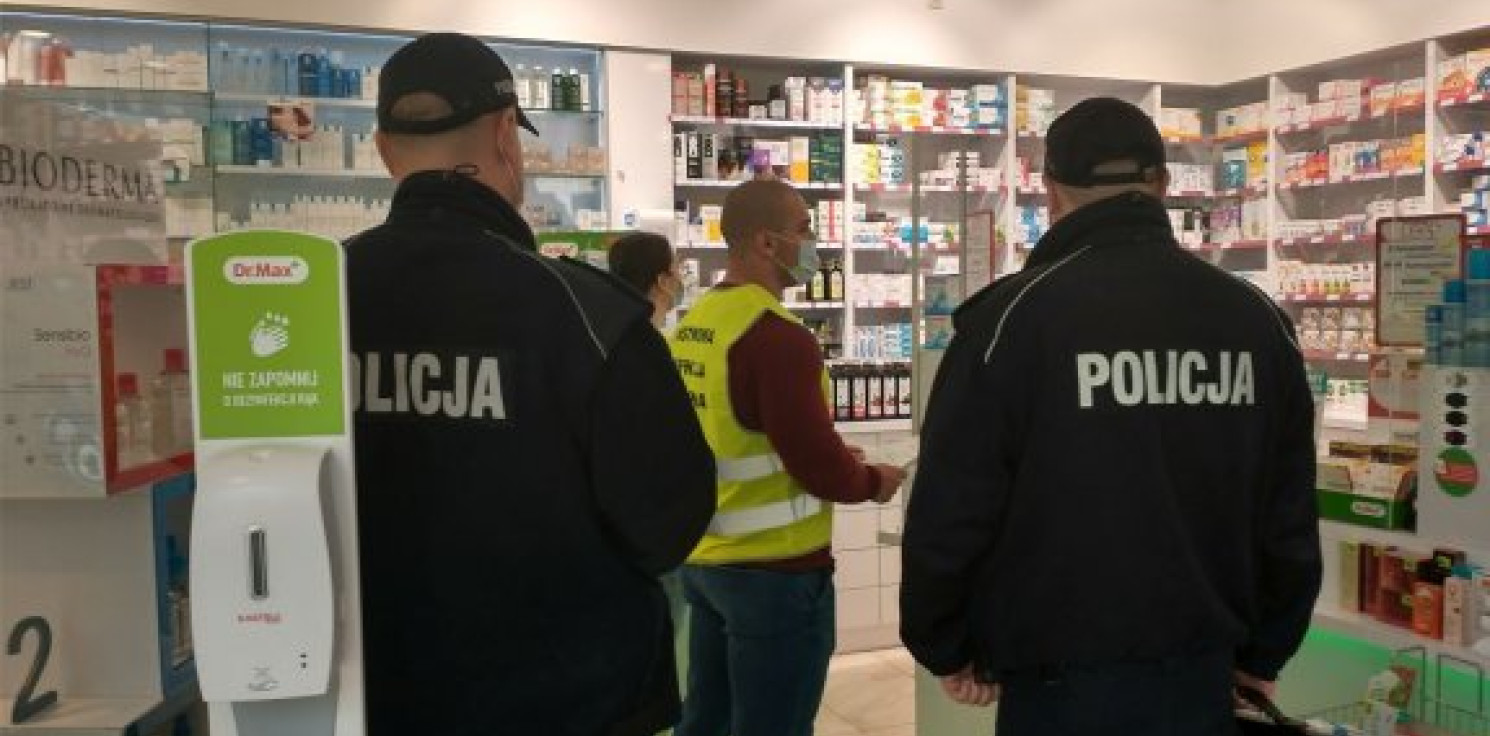 Inowrocław - Kontrole policji w galerii handlowej i sklepach