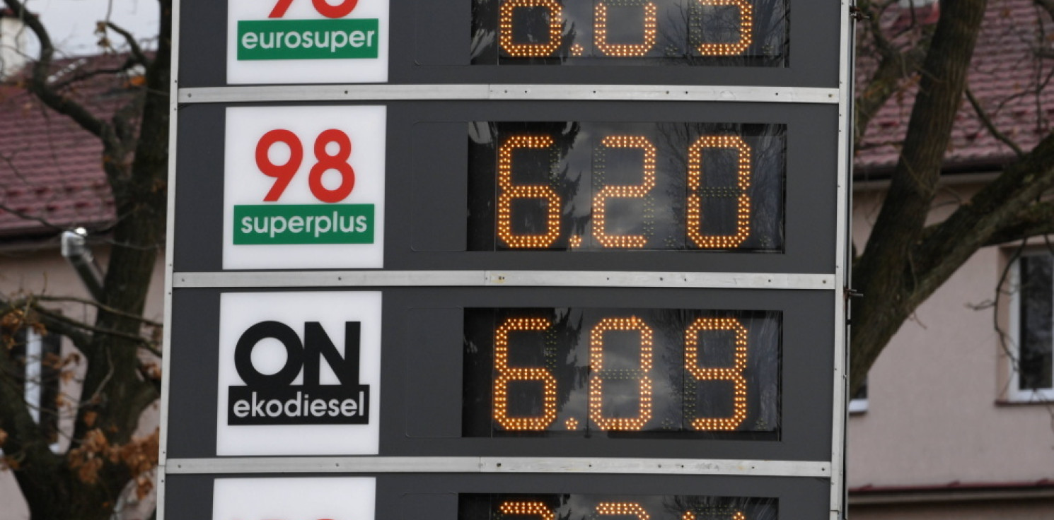 Kraj - Analitycy: ceny na stacjach paliw mogą spaść