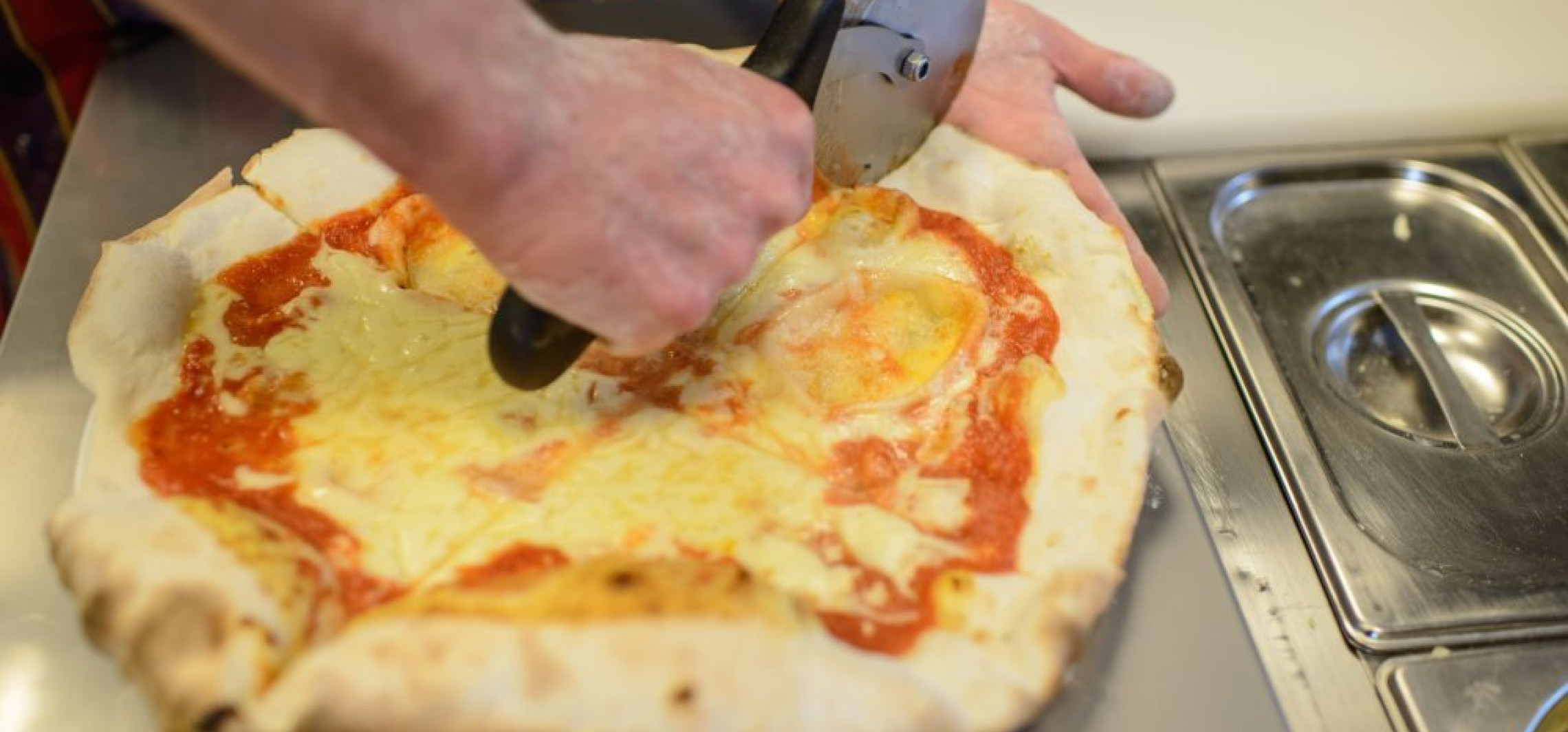 Ulubionym daniem Polaków jest pizza, ale na popularności zyskuje też kuchnia grecka