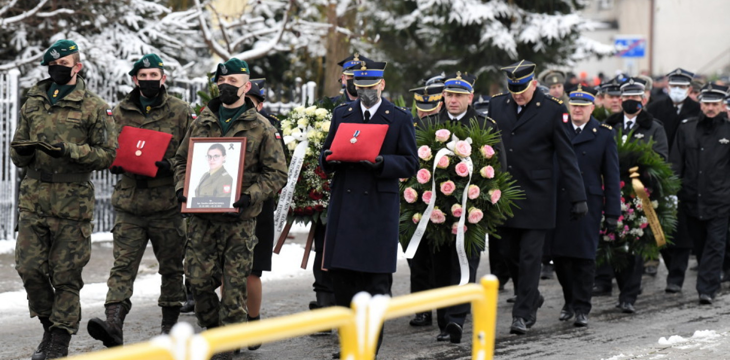 Kujawsko-Pomorskie - Kilkaset osób pożegnało druhnę OSP, która zginęła w wypadku 