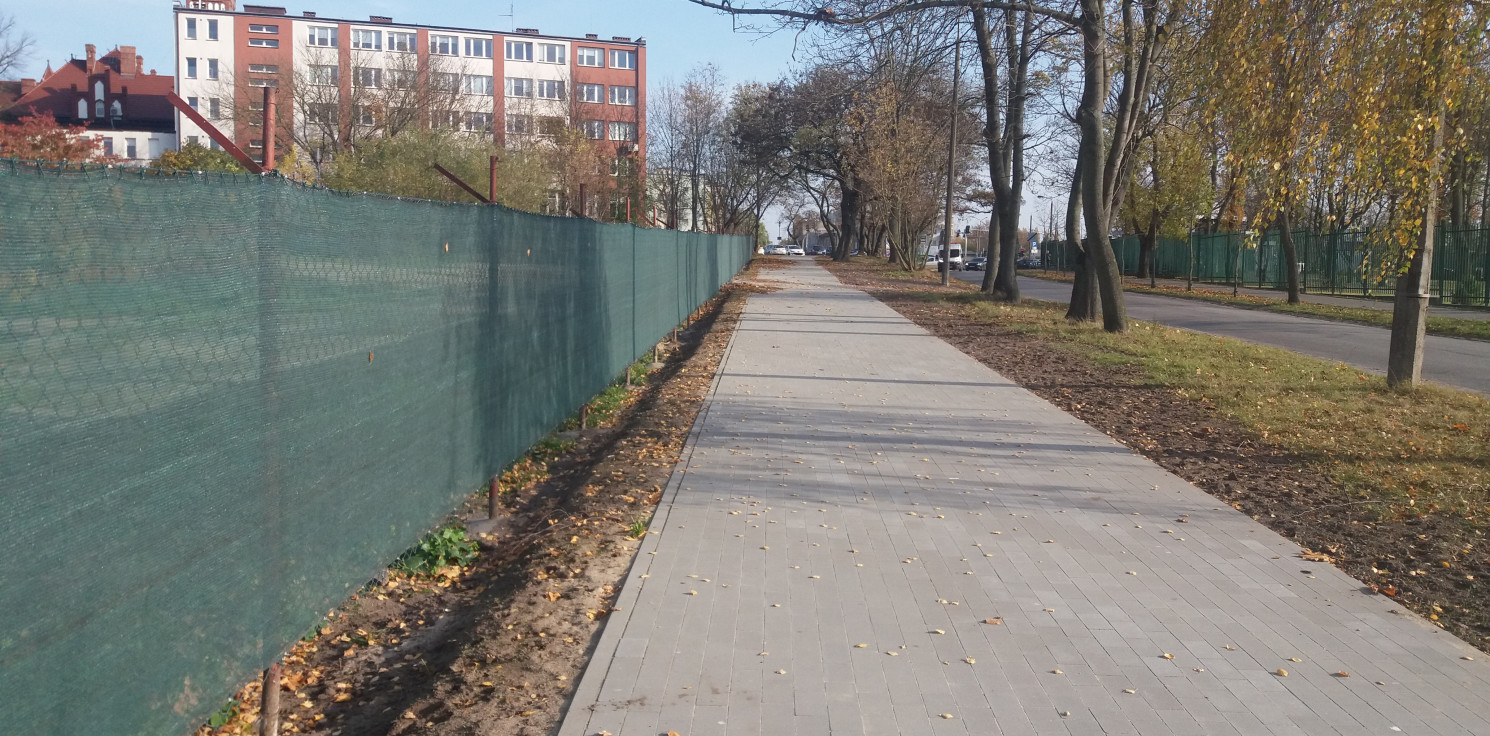 Inowrocław - Nowy chodnik do Solanek. Zbudował go deweloper
