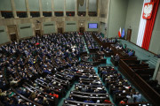 Sejm uchwalił obniżki akcyzy na paliwa i prąd