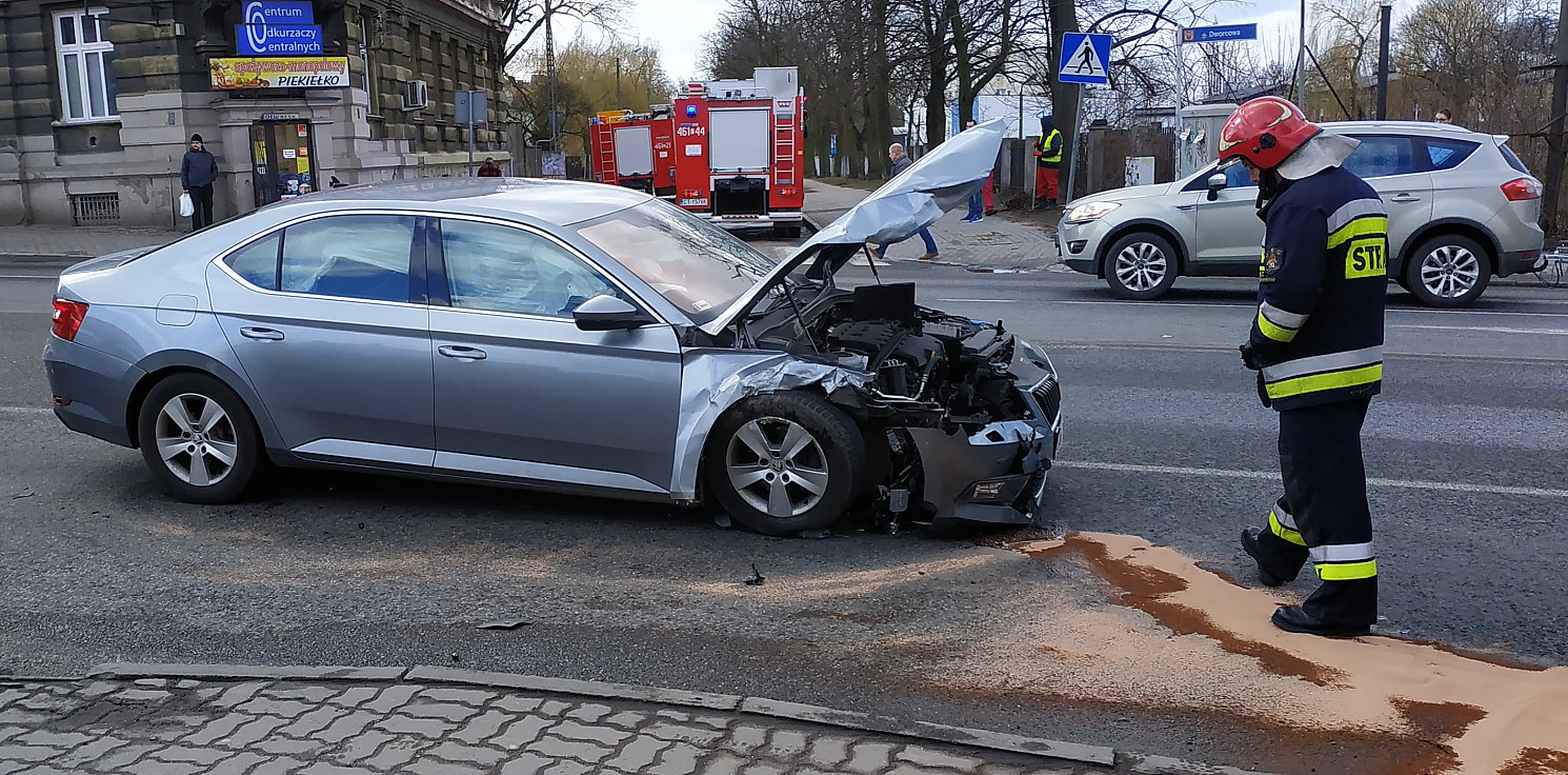 Inowrocław - Kraksa trzech aut na Dworcowej